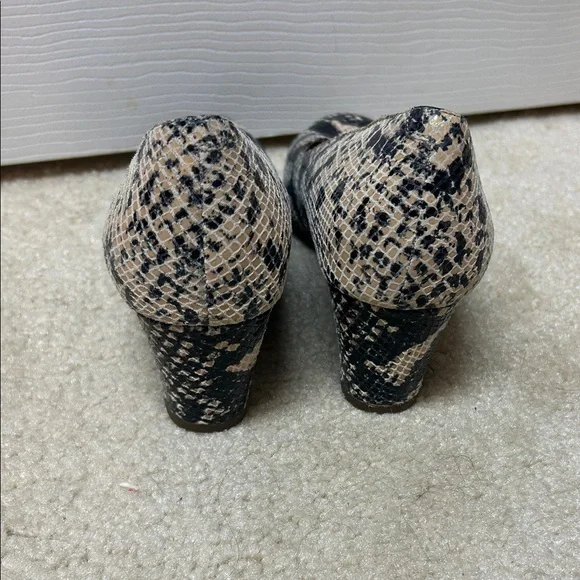 Vionic Snakeskin Patterned wedges in Black and Cream - Picture 5 of 5